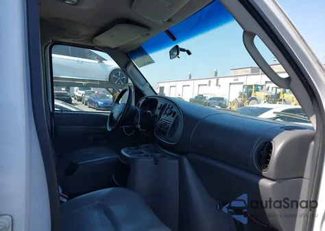 2004 Ford E-350 Super Duty Chateau/Xl/Xlt z USA, uszkodzony, nr VIN 1FBNE31L24HA29903